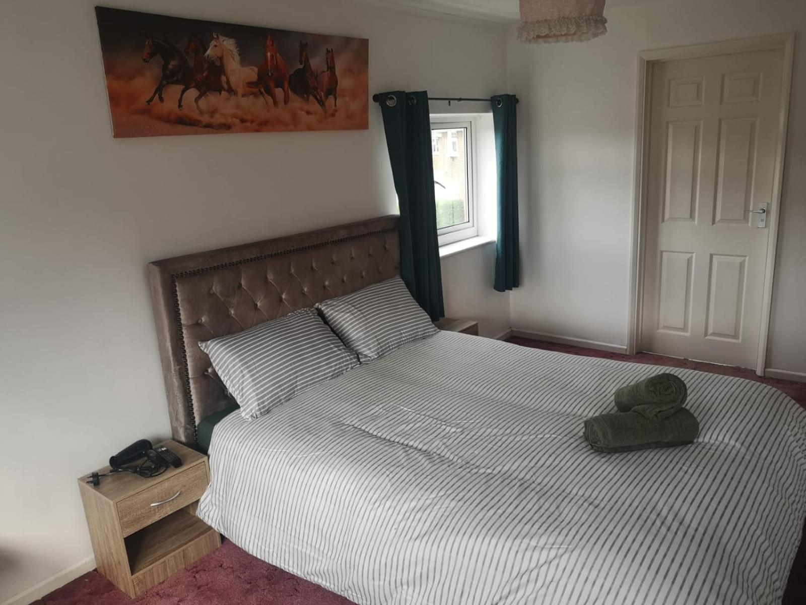 فندق Mossbank House Luton Airport المظهر الخارجي الصورة